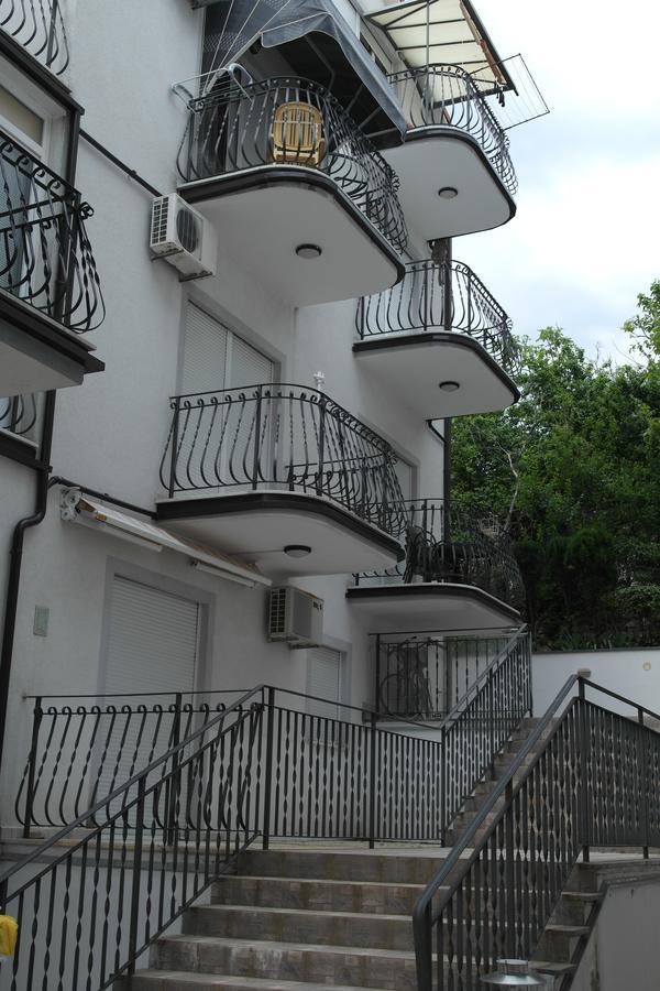 Apartments Laci Crikvenica Exterior foto